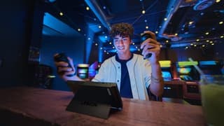 Tablet Lenovo Legion Go Consola Amd Ryzen™ Z1 Extreme Ram 16 Gb Windows 11 Home 512 Ssd Pantalla 8.8 Pulgadas Controles Desmontables Incluye Bolsa Viaje